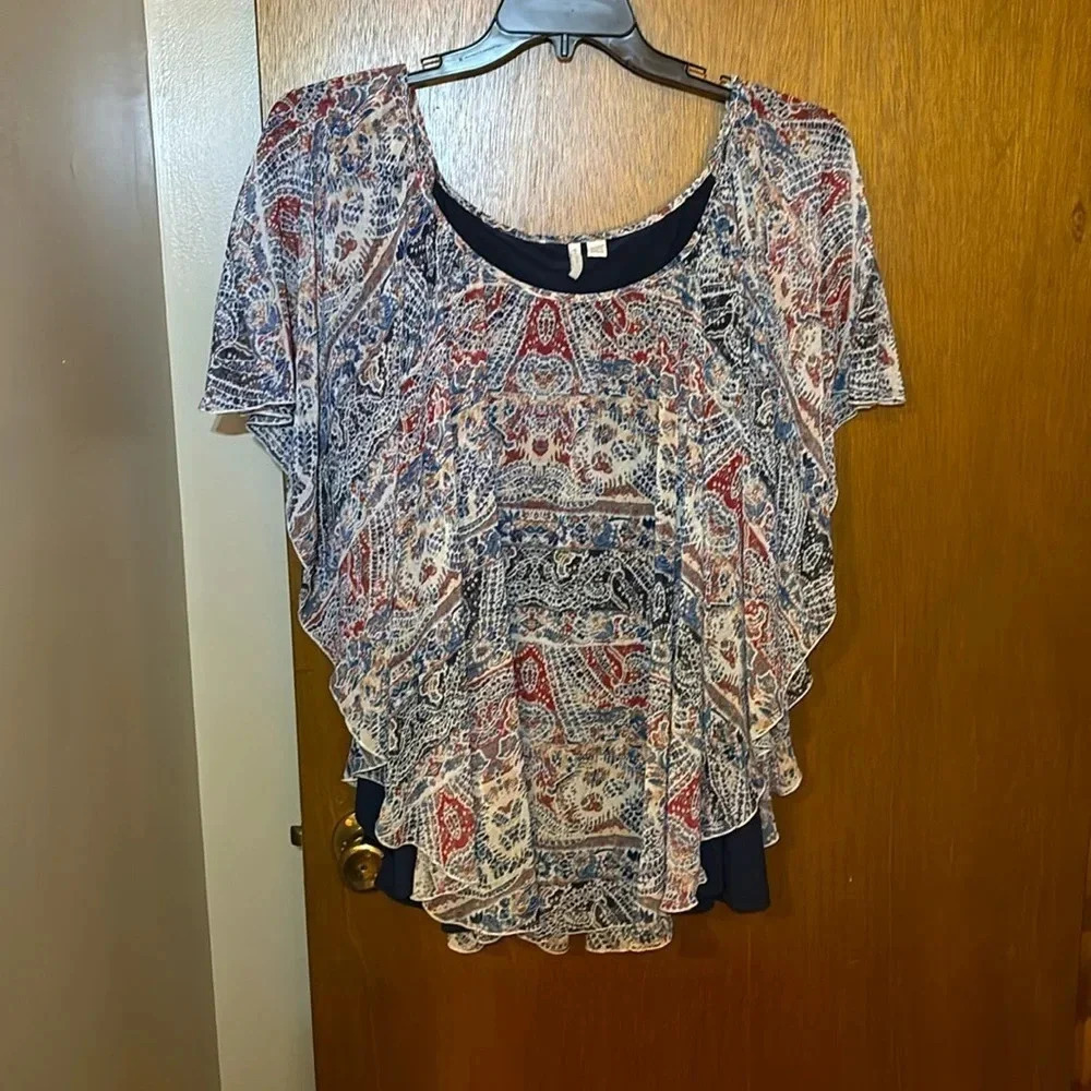 Cato Flowing  Geo. Print Blouse Overlay Is Completely Open On Sides Size 26/28W